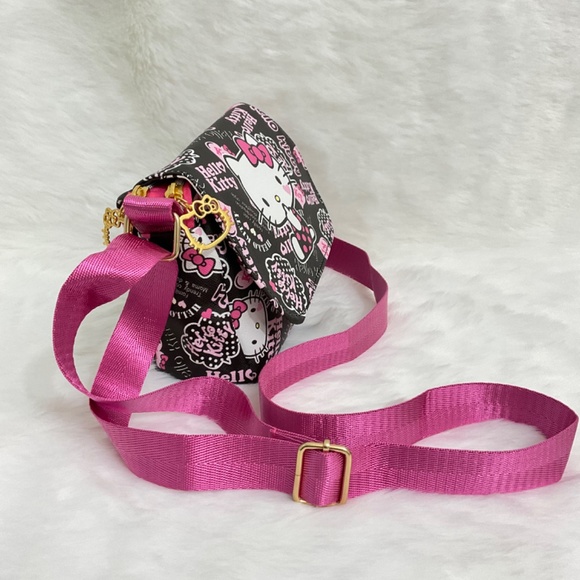 $20 Super Cute Hello Kitty with Writing Black Hand/Body Bag with Double Zipper - Picture 2 of 5